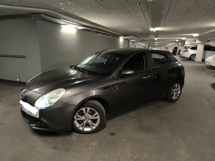 Alfa Romeo Giulietta 2011 photo 2
