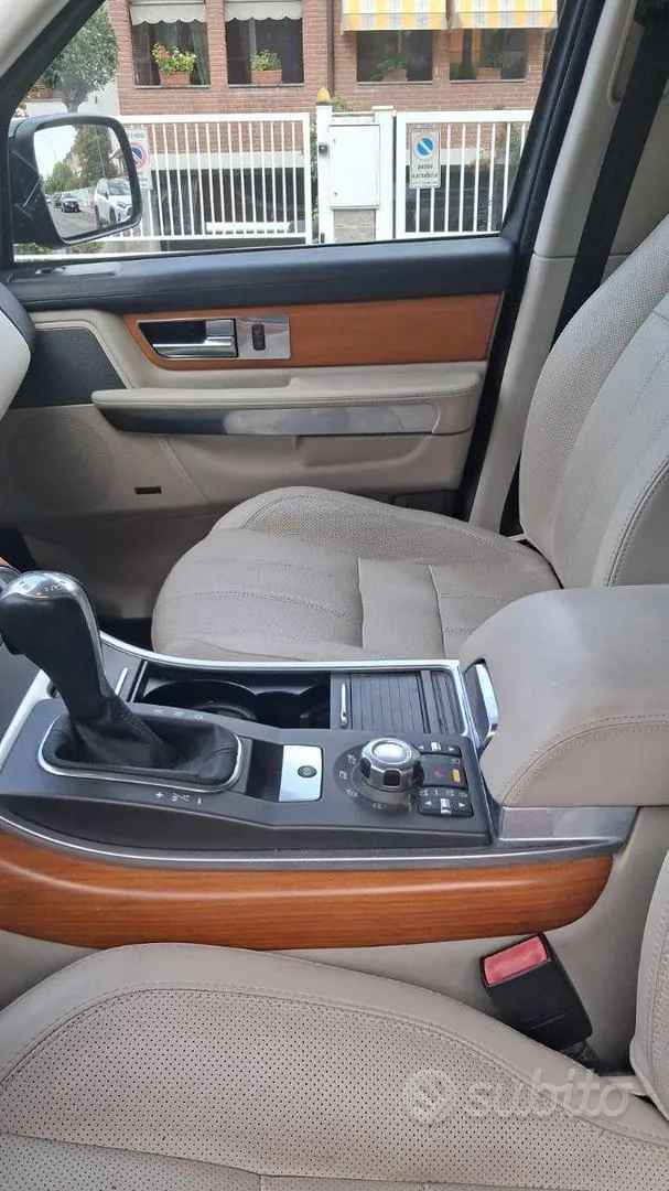 Land Rover Range Rover Sport 2010 photo 4