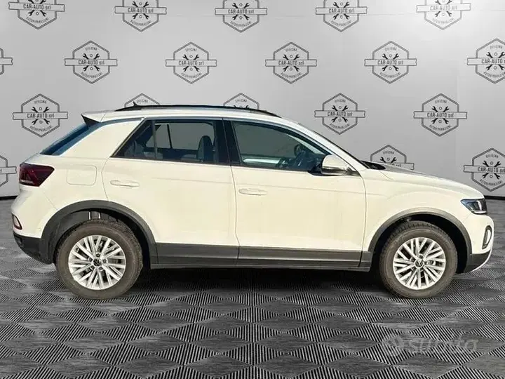 Volkswagen T-Roc 2023 photo 2