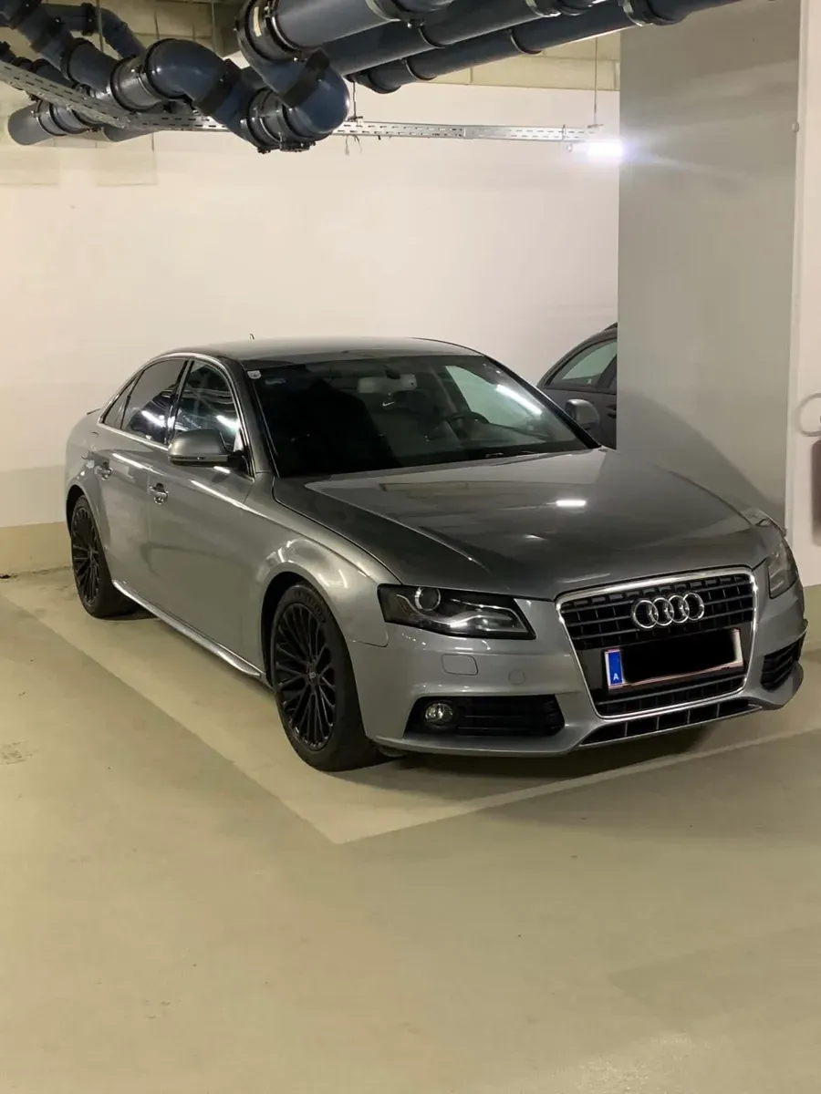 Audi A4 2009 photo 2