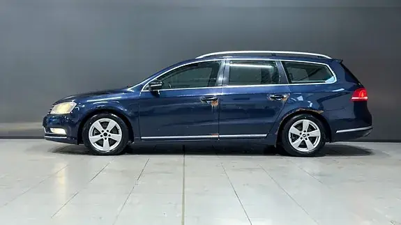 Volkswagen Passat 2011 photo 2