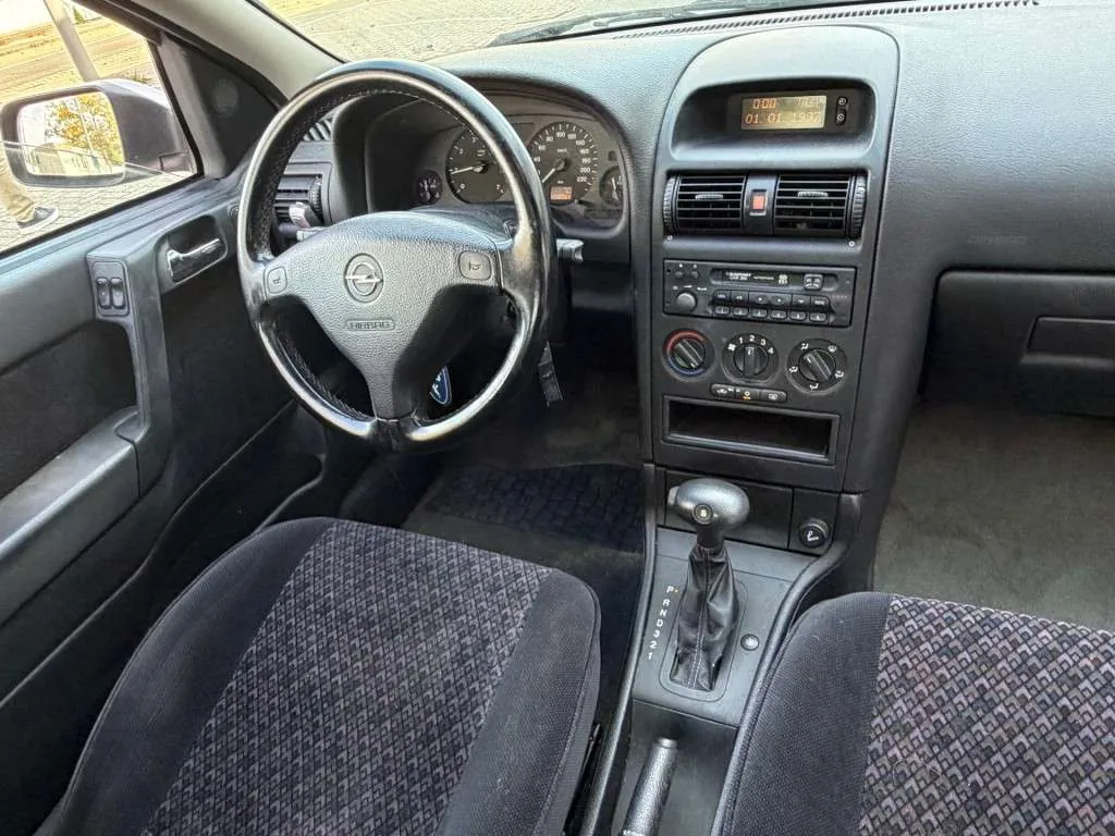 Opel Astra 2000 photo 2
