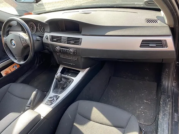BMW 320I 2009 photo 2