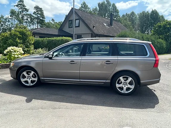 Volvo V70 2010 photo 5