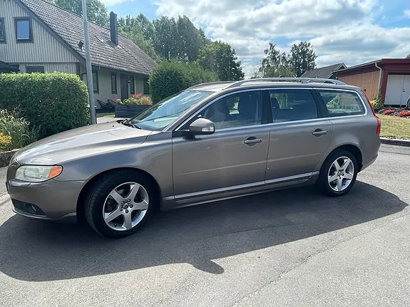 Volvo V70 2010 photo 4