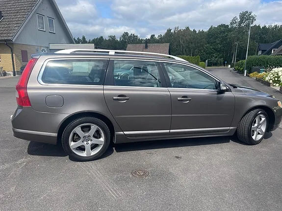 Volvo V70 2010 photo 3