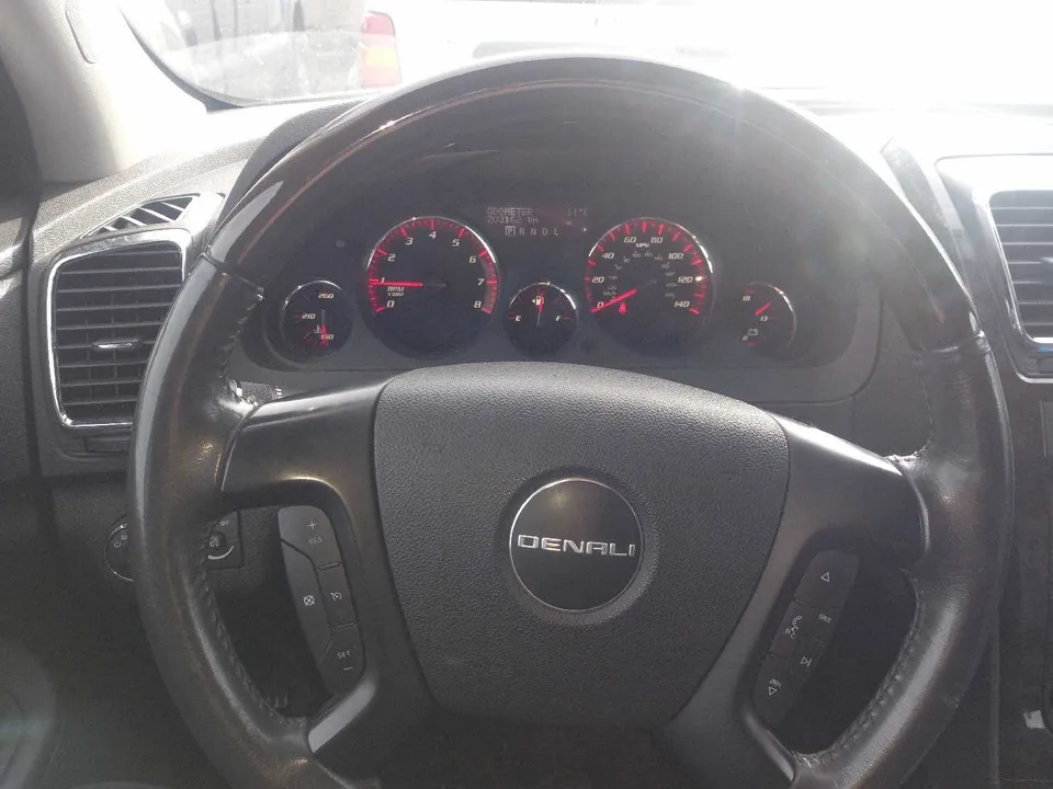 GMC Acadia 2012 photo 2