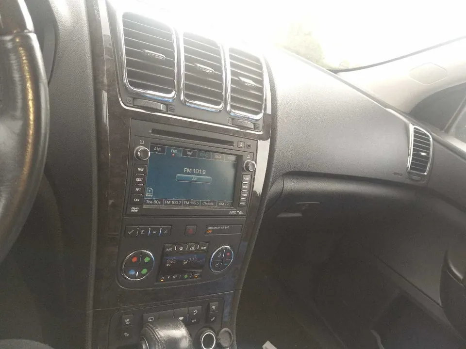 GMC Acadia 2012 photo 3