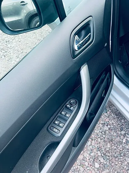 Peugeot 308 2010 photo 4