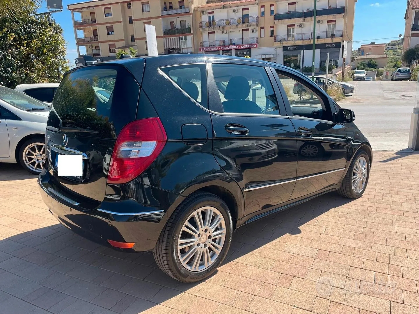 Mercedes-Benz A 2011 photo 2