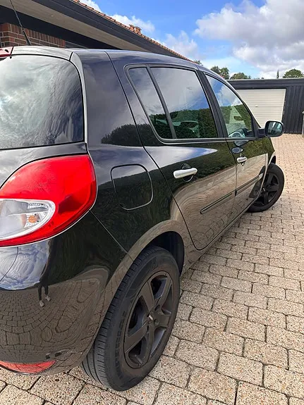 Renault Clio Iii 2010 photo 3