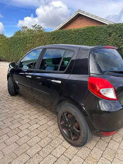 Renault Clio Iii 2010 photo 4
