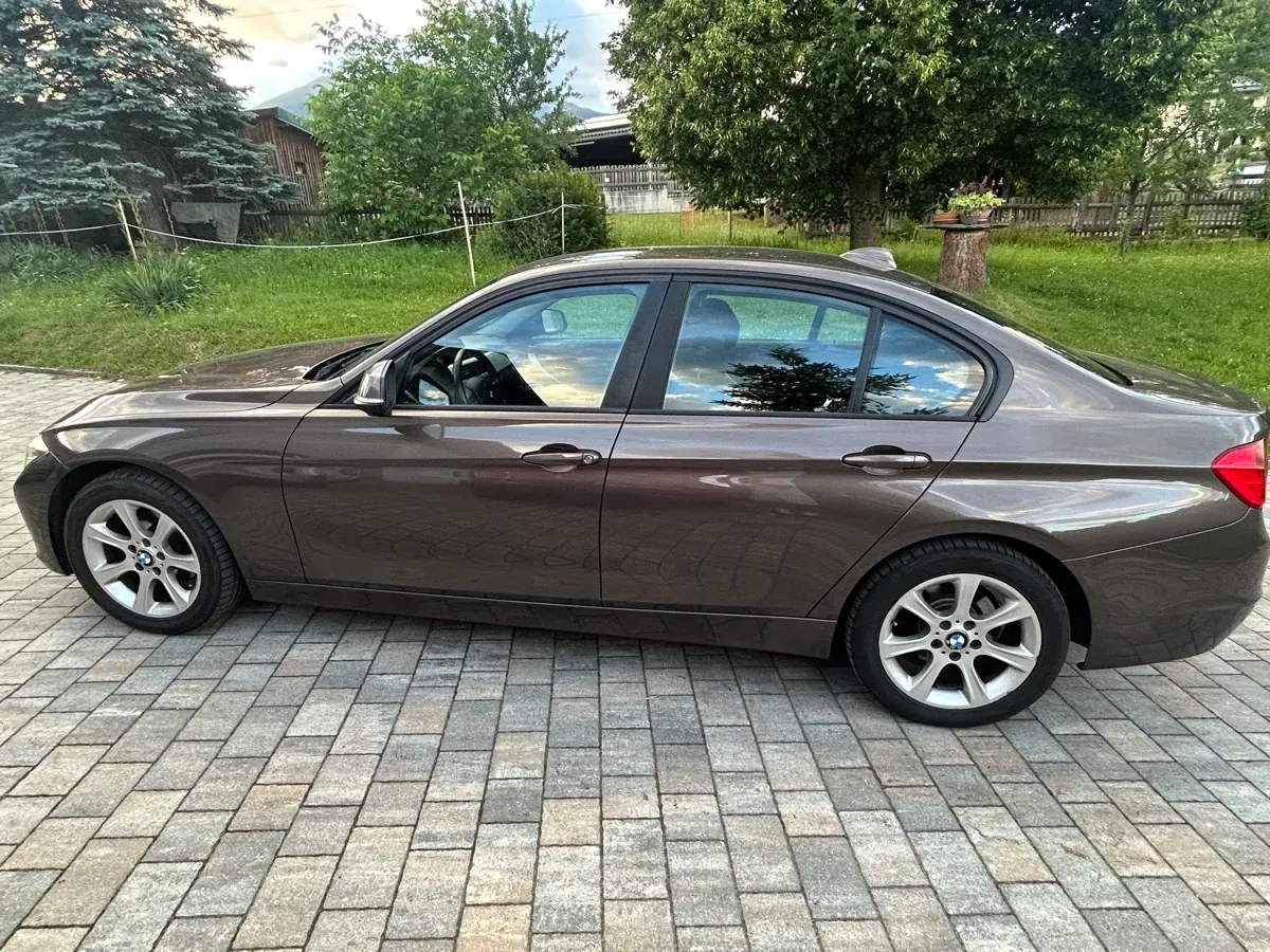 BMW 3 Series 2012 photo 2