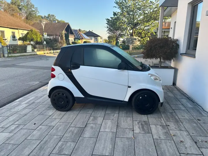 Smart Fortwo 2011 photo 2