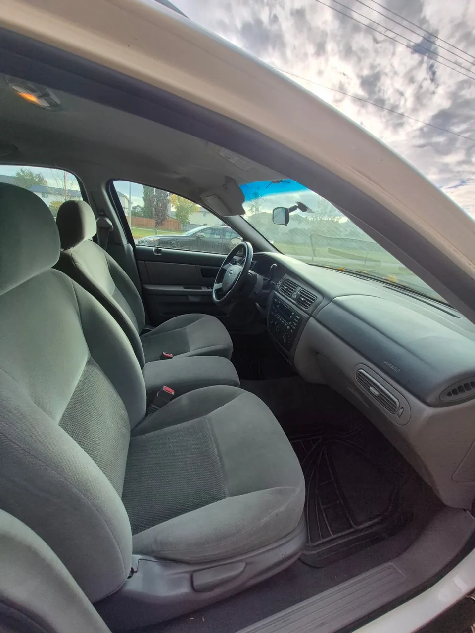 Ford Taurus 2004 photo 4