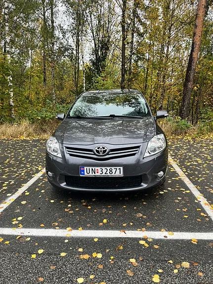 Toyota Auris 2011 photo 3