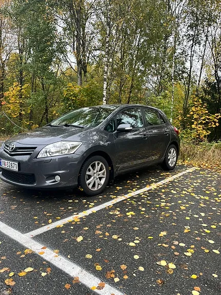 Toyota Auris 2011 photo 2
