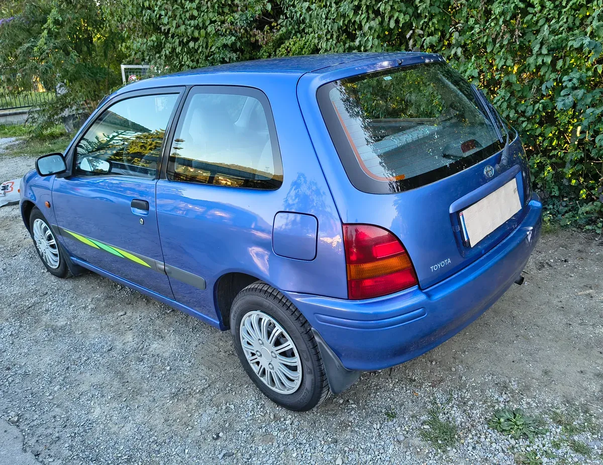Toyota Starlet 1996 photo 2