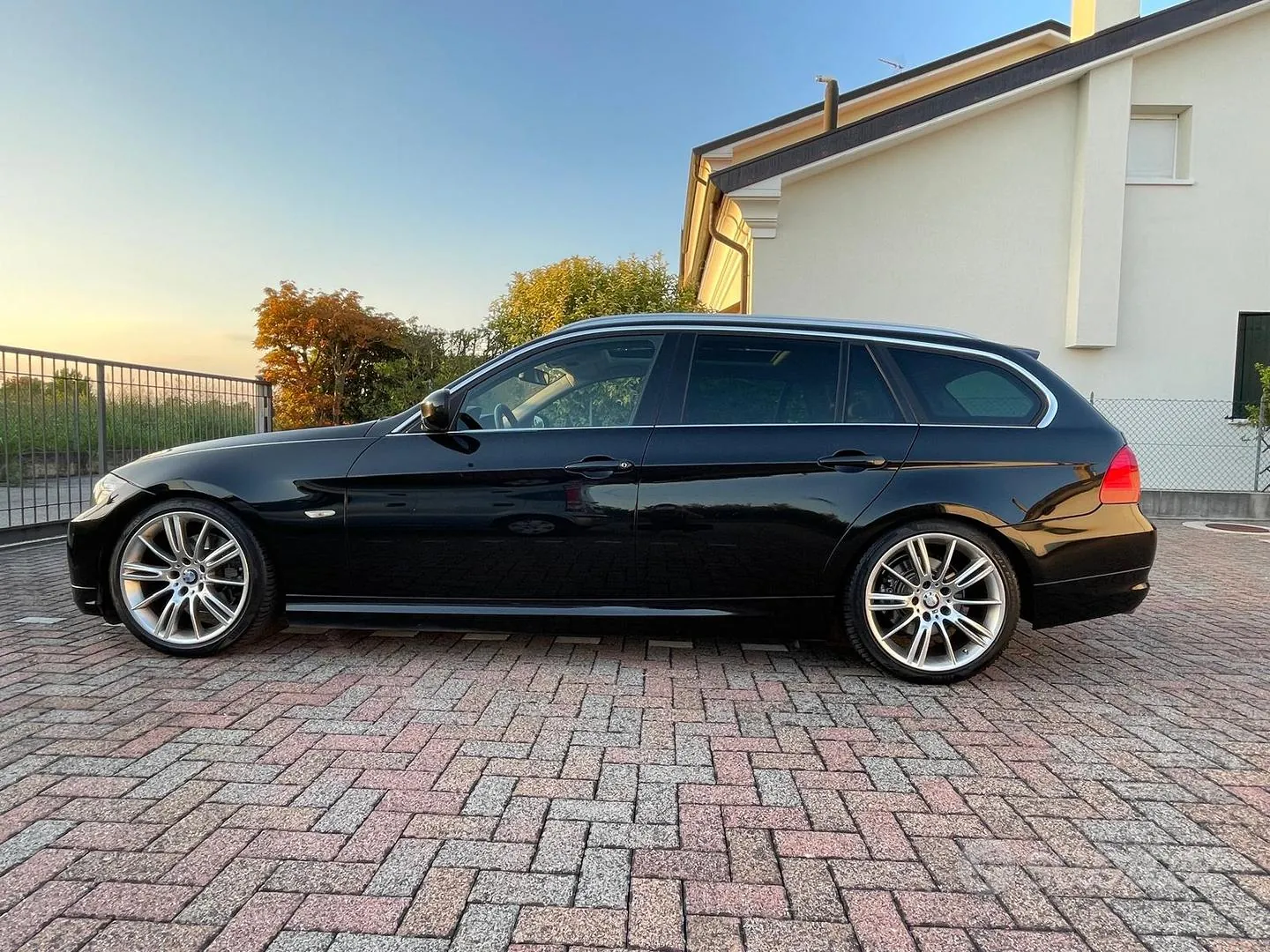 BMW 320D Touring 2012 photo 3