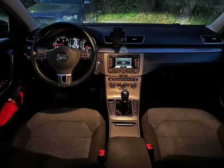 Volkswagen Passat 2014 photo 2
