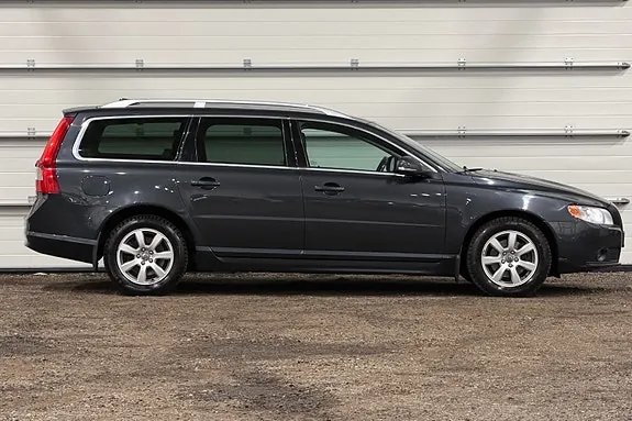 Volvo V70 2012 photo 2