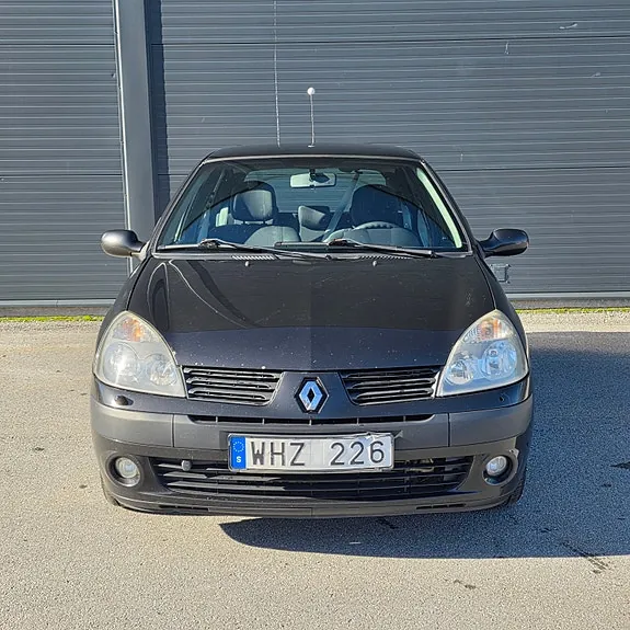 Renault Clio 2004 photo 2