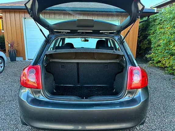 Toyota Auris 2009 photo 3
