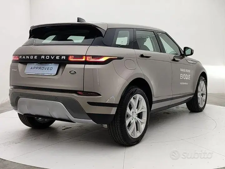 Land Rover Evoque 2023 photo 2