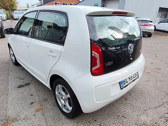 Volkswagen Up 2016 photo 5
