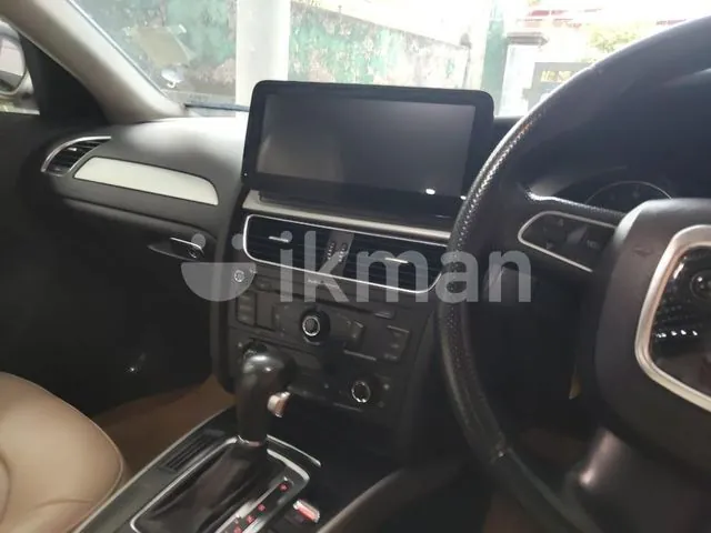 Audi A4 2011 photo 2