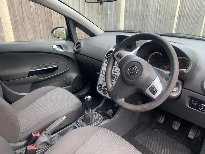Vauxhall Corsa 2011 photo 3