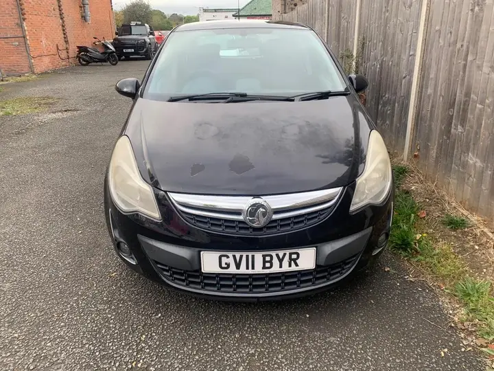Vauxhall Corsa 2011 photo 2