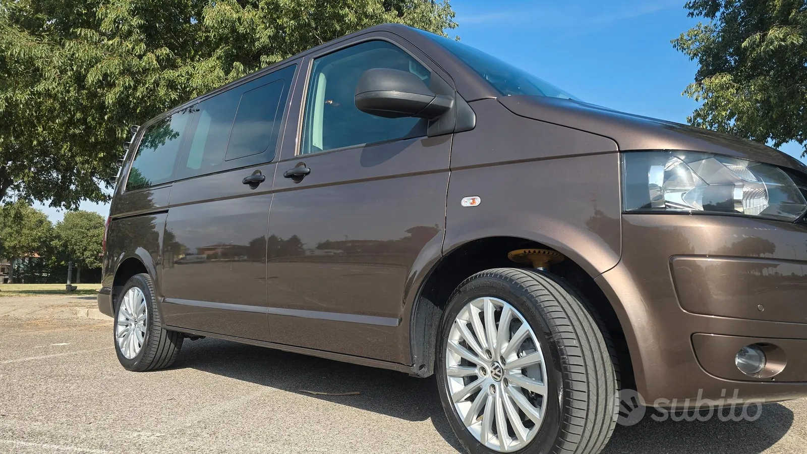 Volkswagen Multivan 2014 photo 2