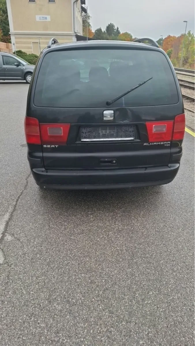 Seat Alhambra 2003 photo 2