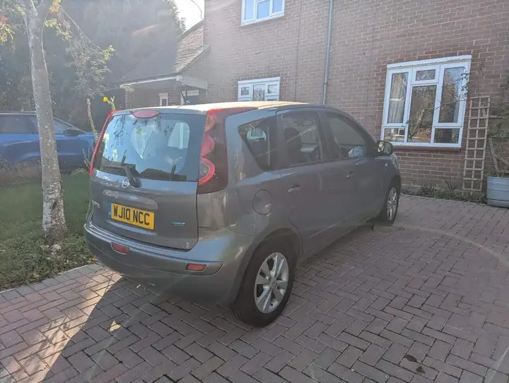 Nissan Note 2010 photo 3