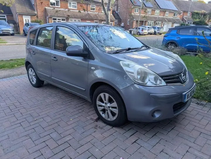 Nissan Note 2010 photo 4