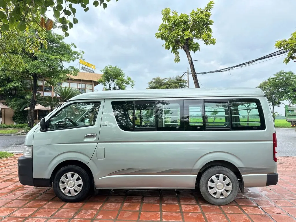Toyota Hiace 2009 photo 3