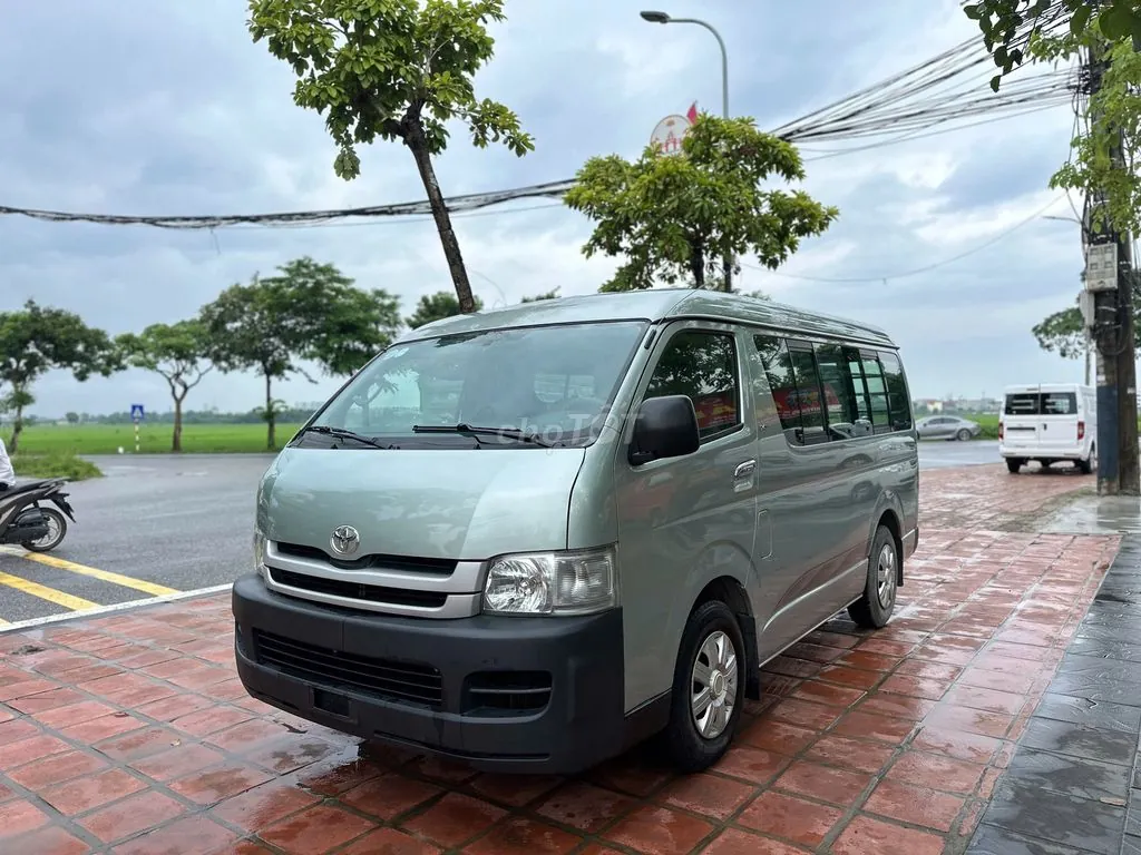 Toyota Hiace 2009 photo 2