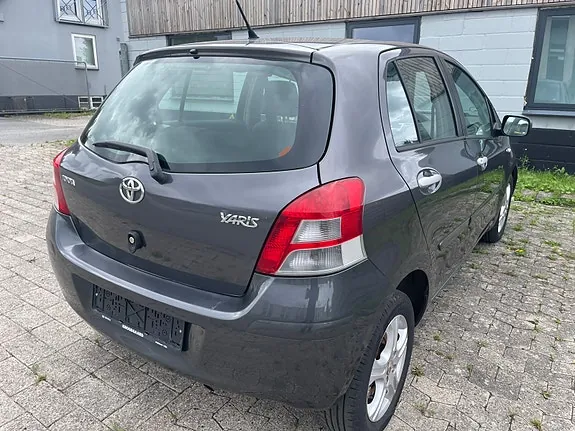 Toyota Yaris 2010 photo 5