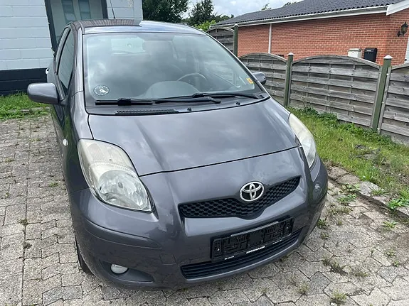 Toyota Yaris 2010 photo 3