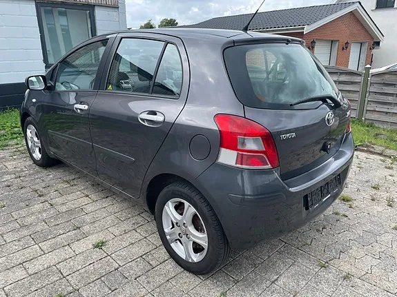 Toyota Yaris 2010 photo 4