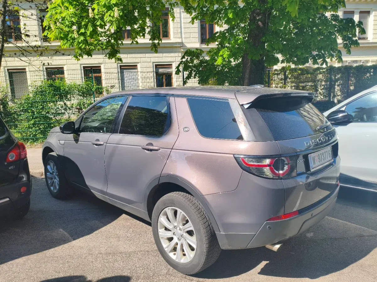 Land Rover Discovery Sport 2016 photo 2