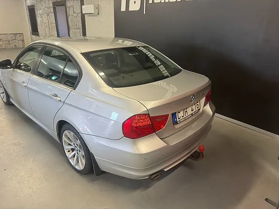 BMW 320D 2010 photo 3