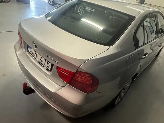 BMW 320D 2010 photo 4