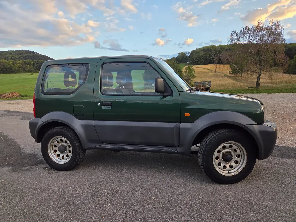Suzuki Jimny 2010 photo 3