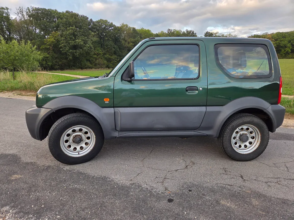 Suzuki Jimny 2010 photo 2