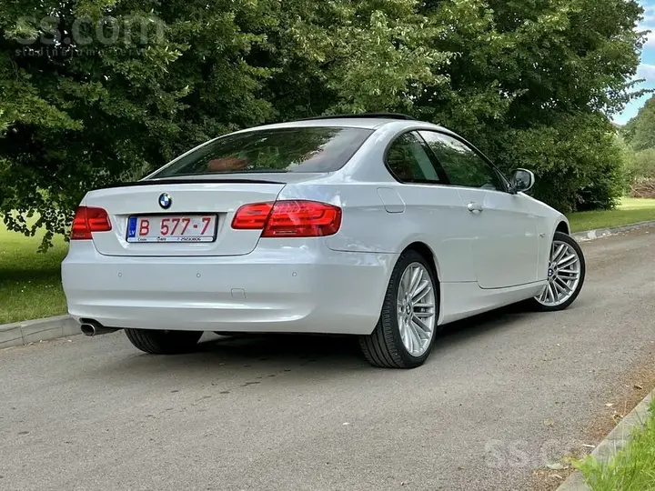 BMW 320D 2010 photo 2
