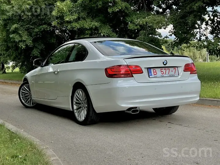 BMW 320D 2010 photo 4