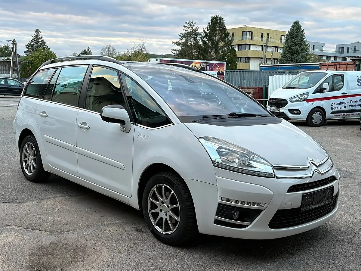 Citroen Grand C4 Picasso 2011 photo 2
