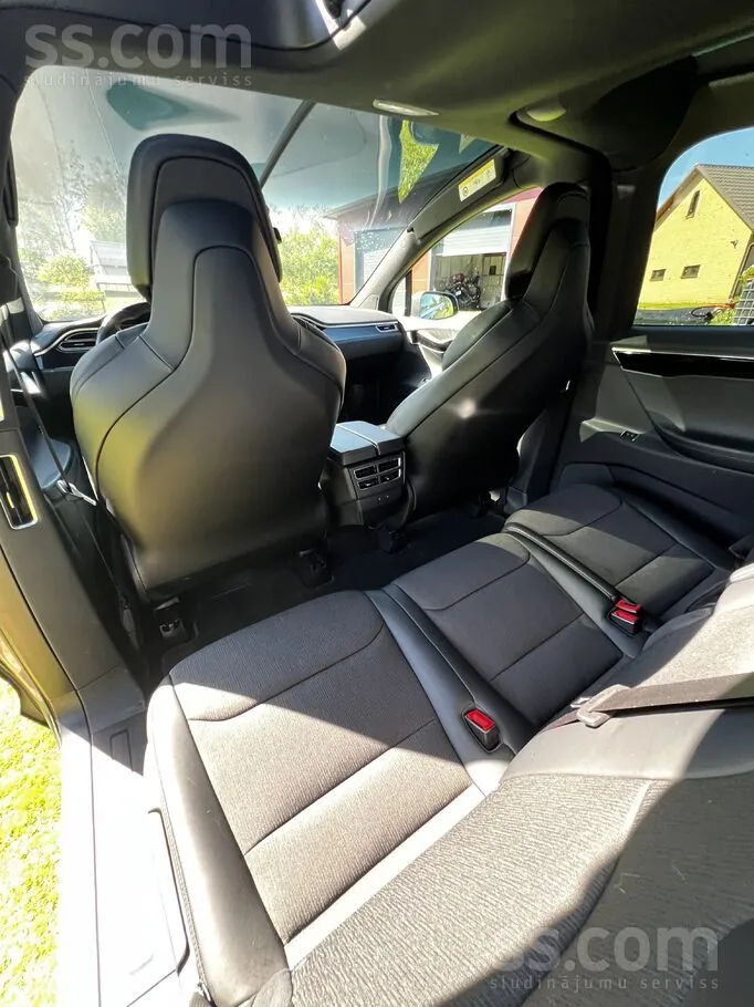 Tesla Model X 2017 photo 2